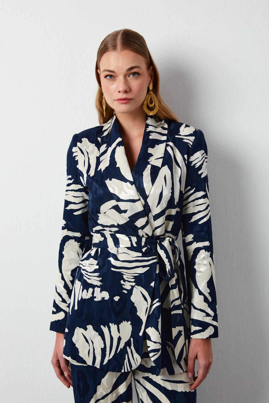 Sateen Veste en satin à motifs floraux avec ceinture - Bleu marine