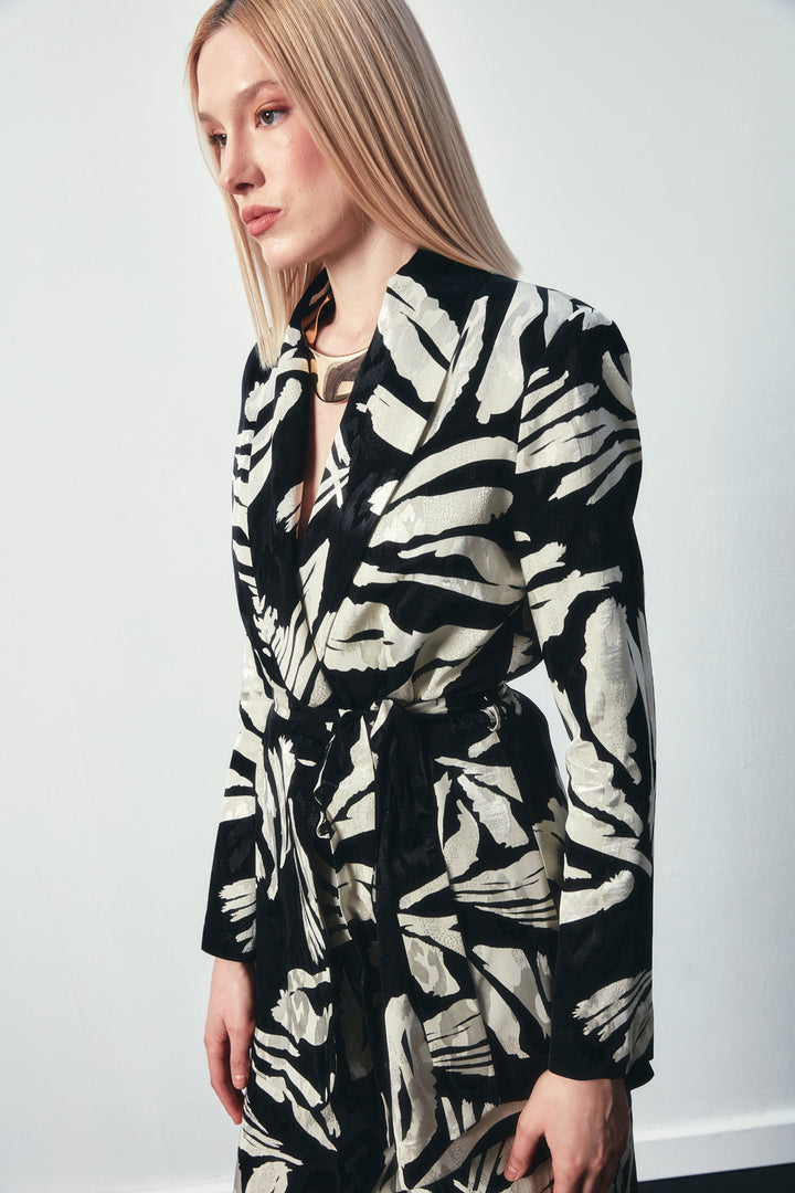 Sateen Veste en satin à motifs floraux avec ceinture - Noir