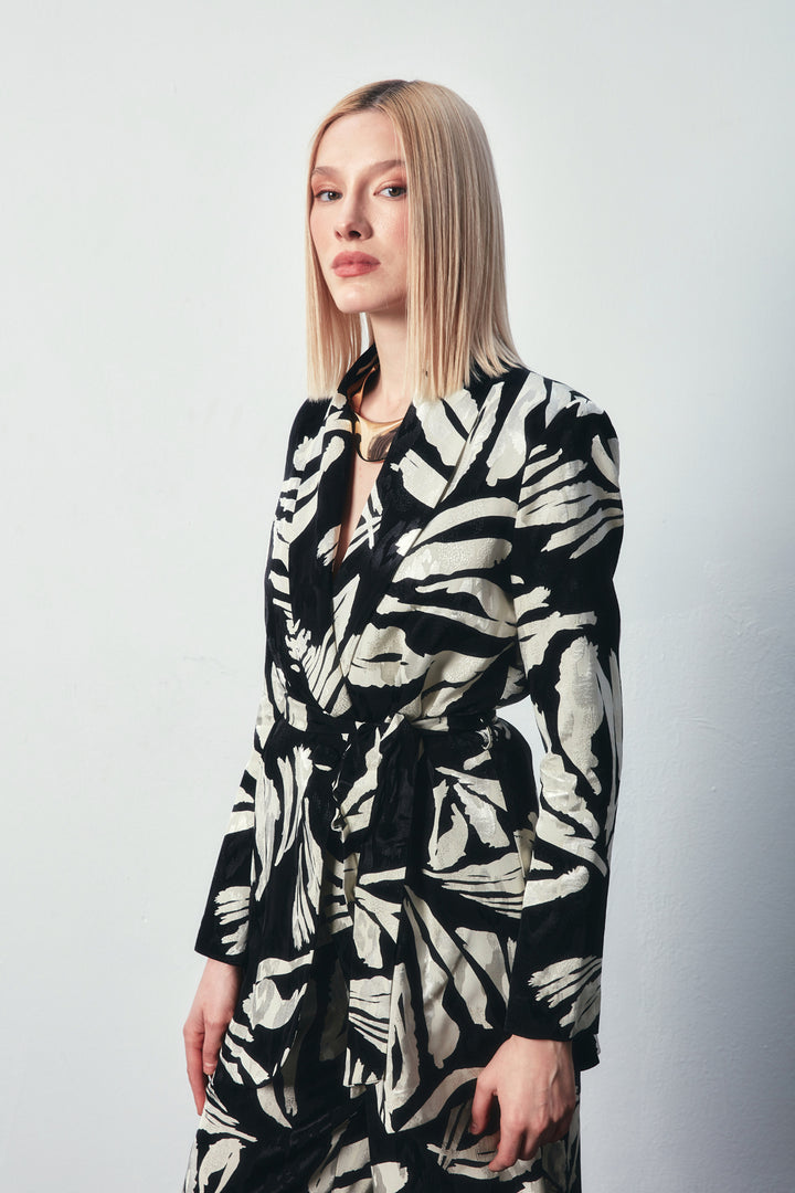 Sateen Veste en satin à motifs floraux avec ceinture - Noir