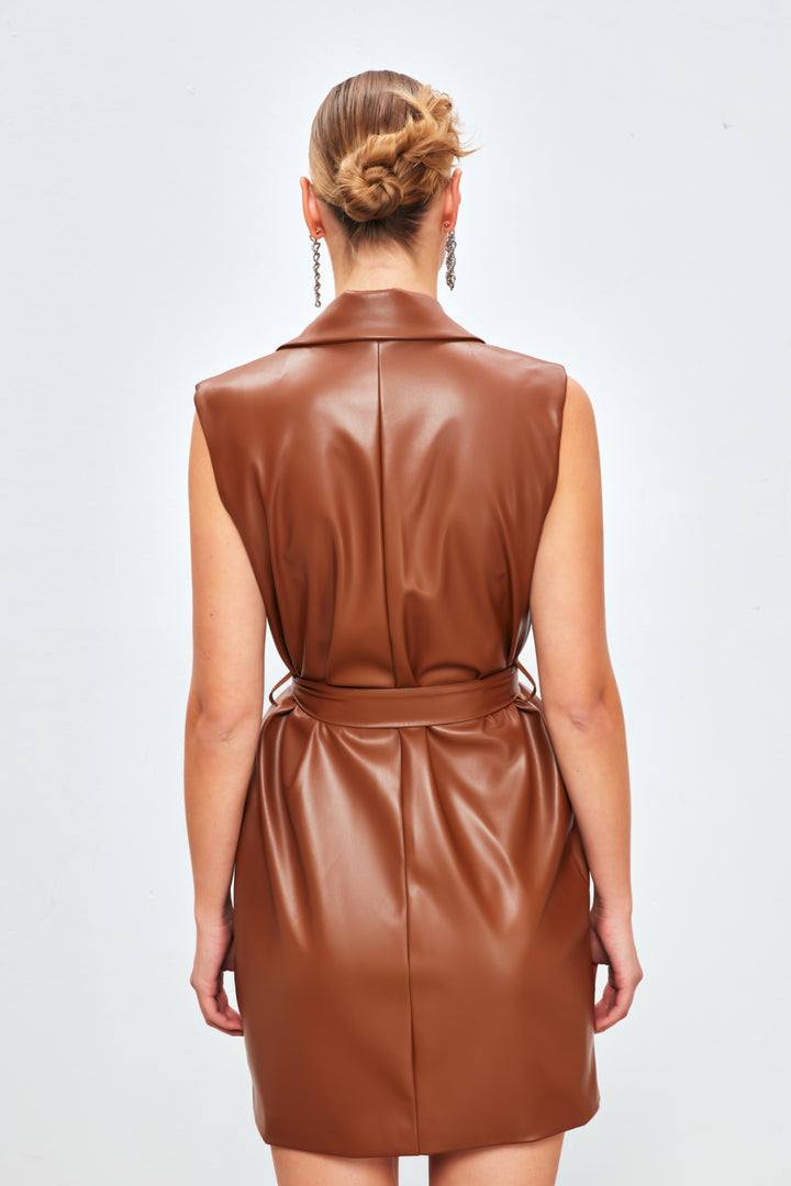 Sateen Robe gilet en cuir ceinturée - Marron