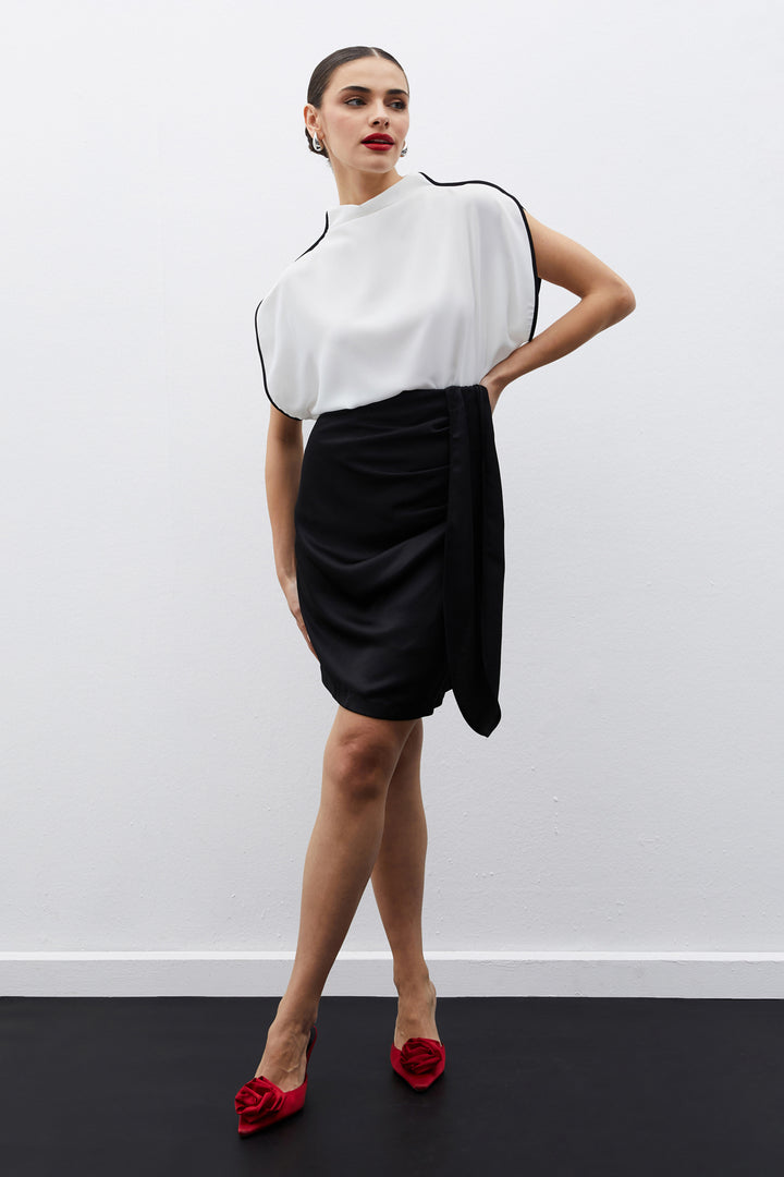 Sateen Jupe mini ceinturée - Noir