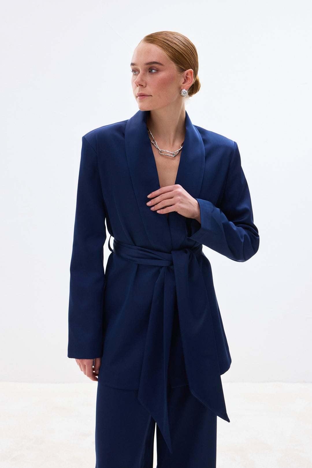 Sateen Veste en satin à ceinture - Bleu marine