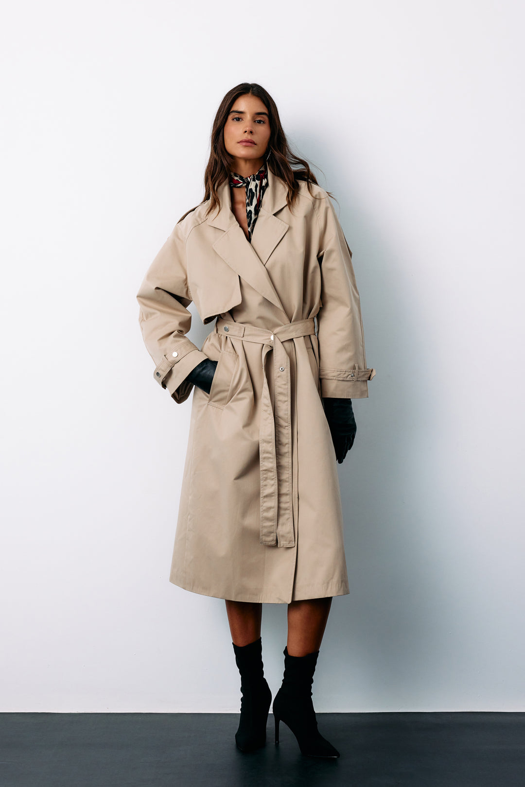 Sateen Trench long ceinturé - Beige