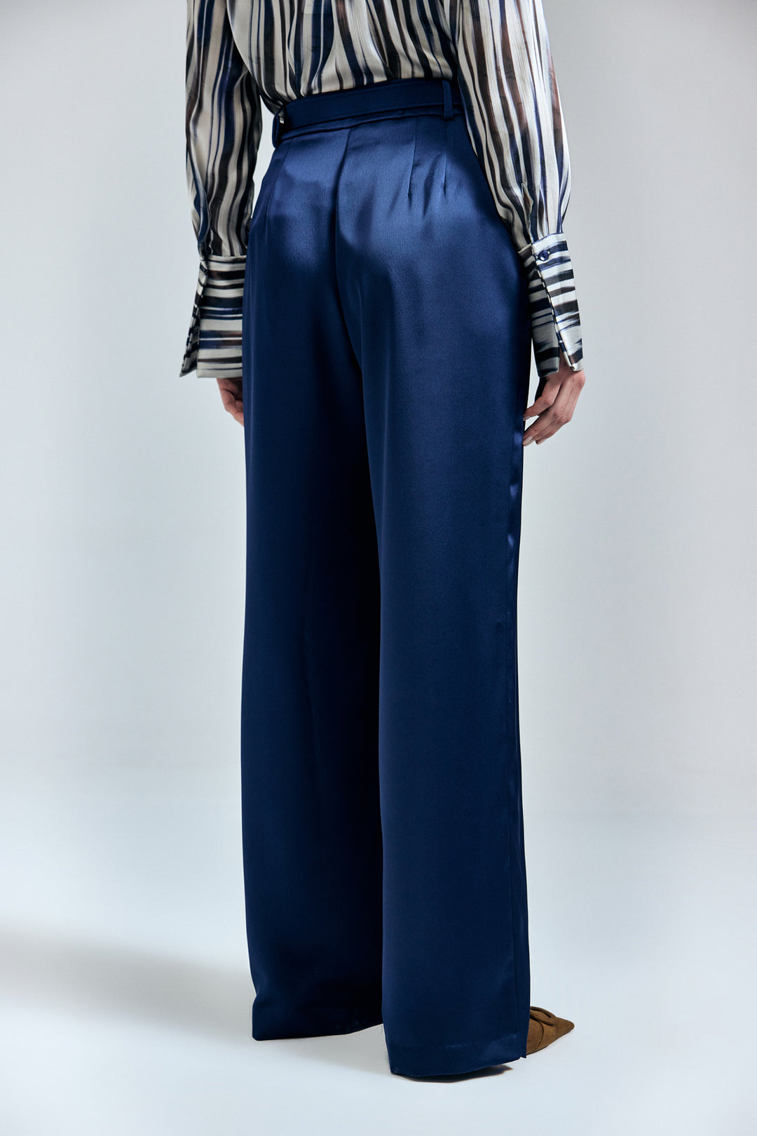 Sateen Pantalon Satin avec Détail Ceinture Lisa - Bleu marine