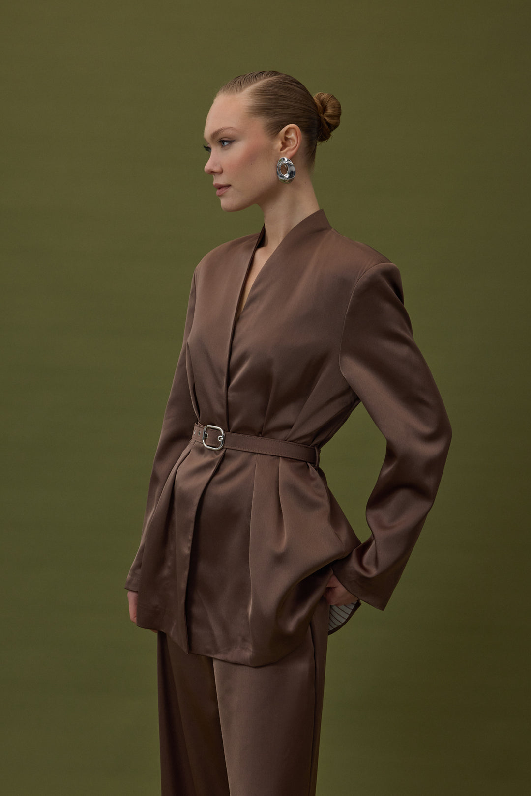 Sateen Veste en satin ceinturée Lisa - Marron