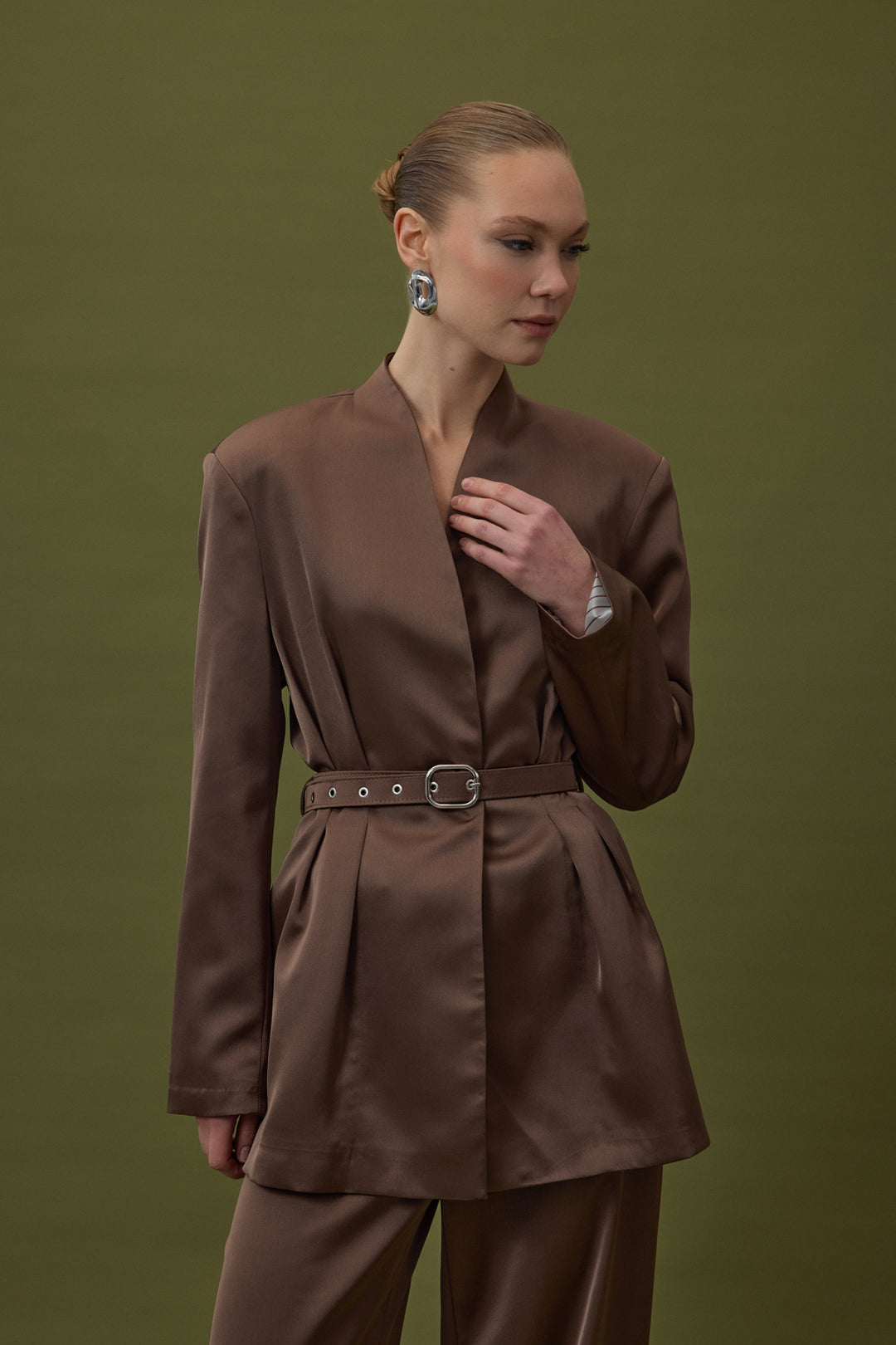 Sateen Veste en satin ceinturée Lisa - Marron