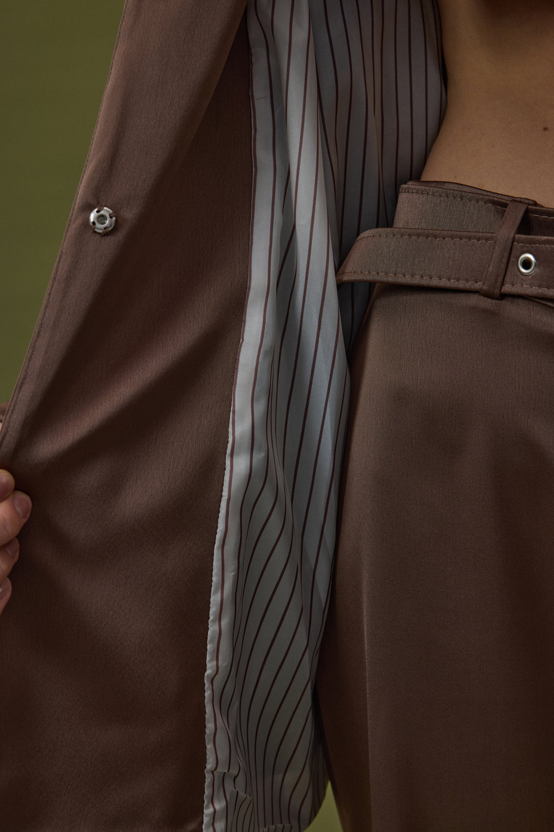 Sateen Veste en satin ceinturée Lisa - Marron