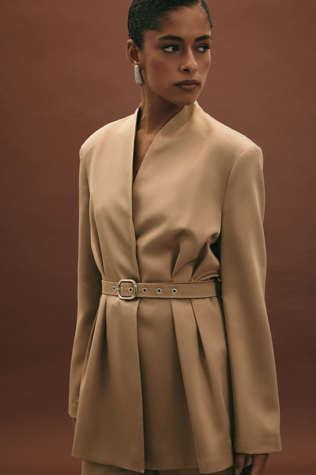 Sateen Veste en satin ceinturée Lisa - Vison