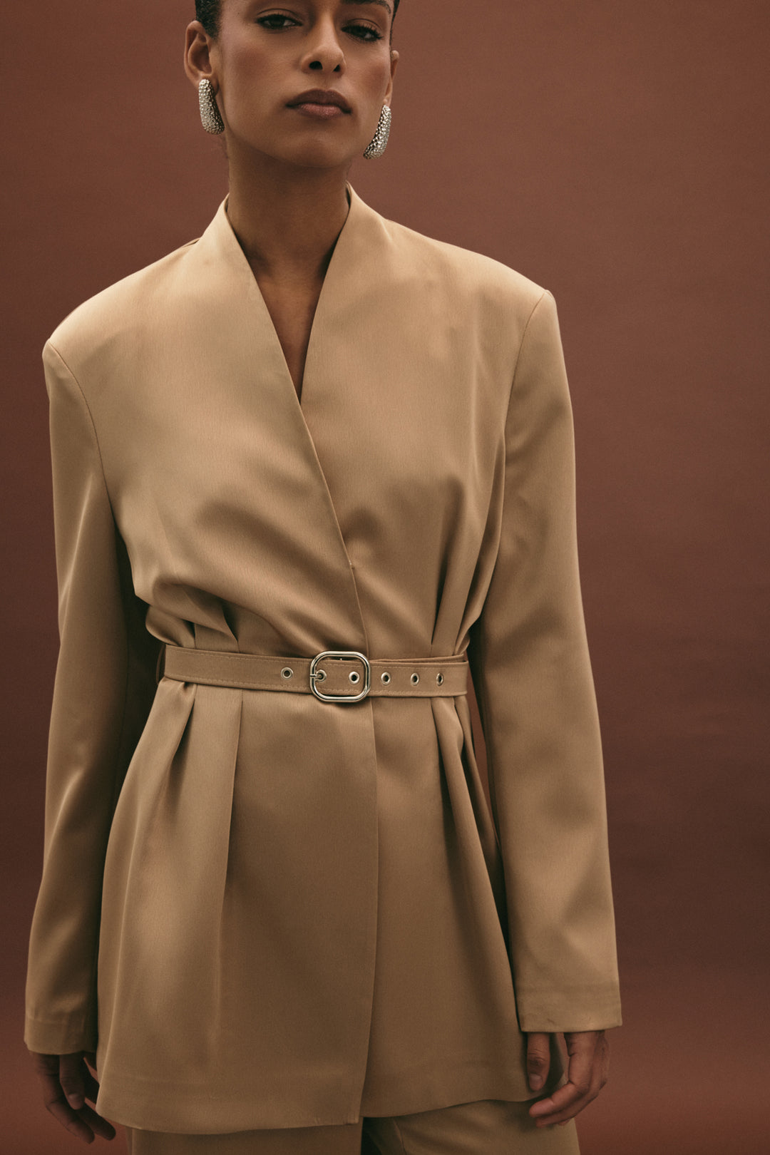 Sateen Veste en satin ceinturée Lisa - Vison