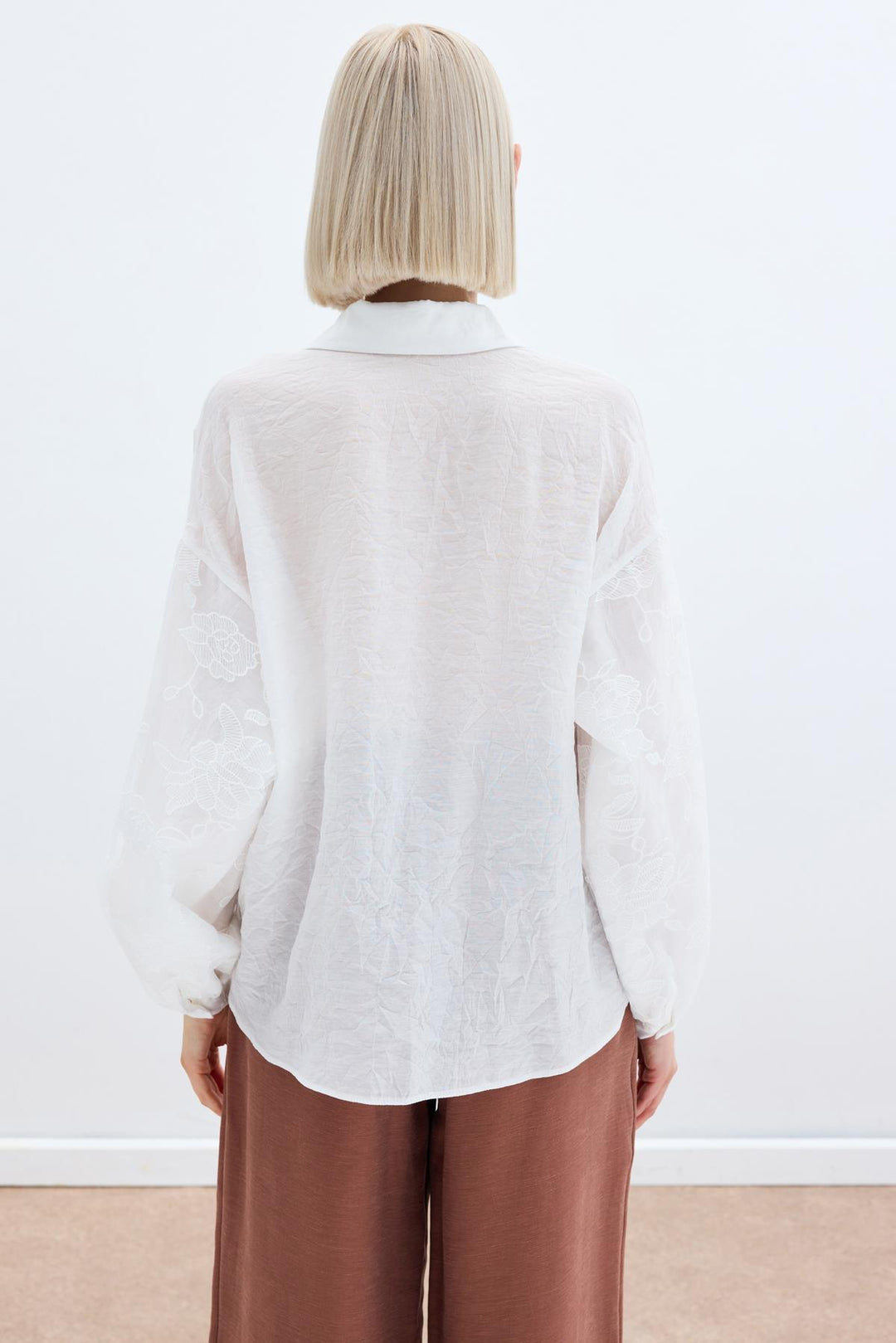 Sateen Chemise Kras avec Détails de Broderie - Écru