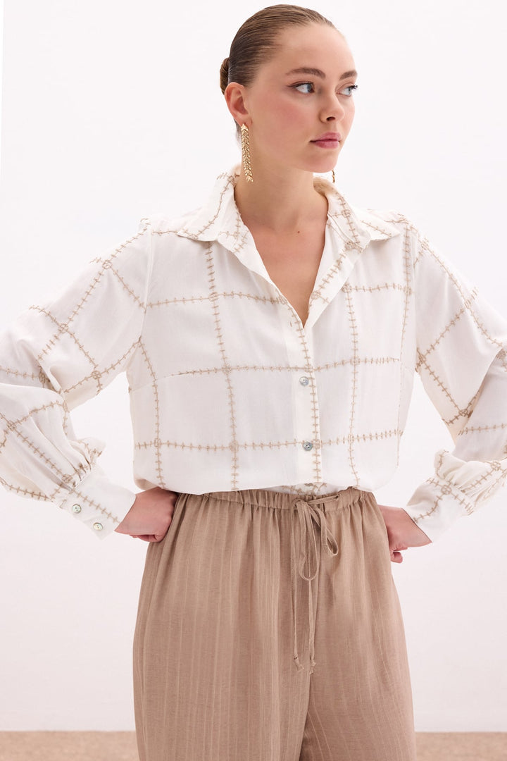 Sateen Chemise en viscose avec détails brodés - Beige