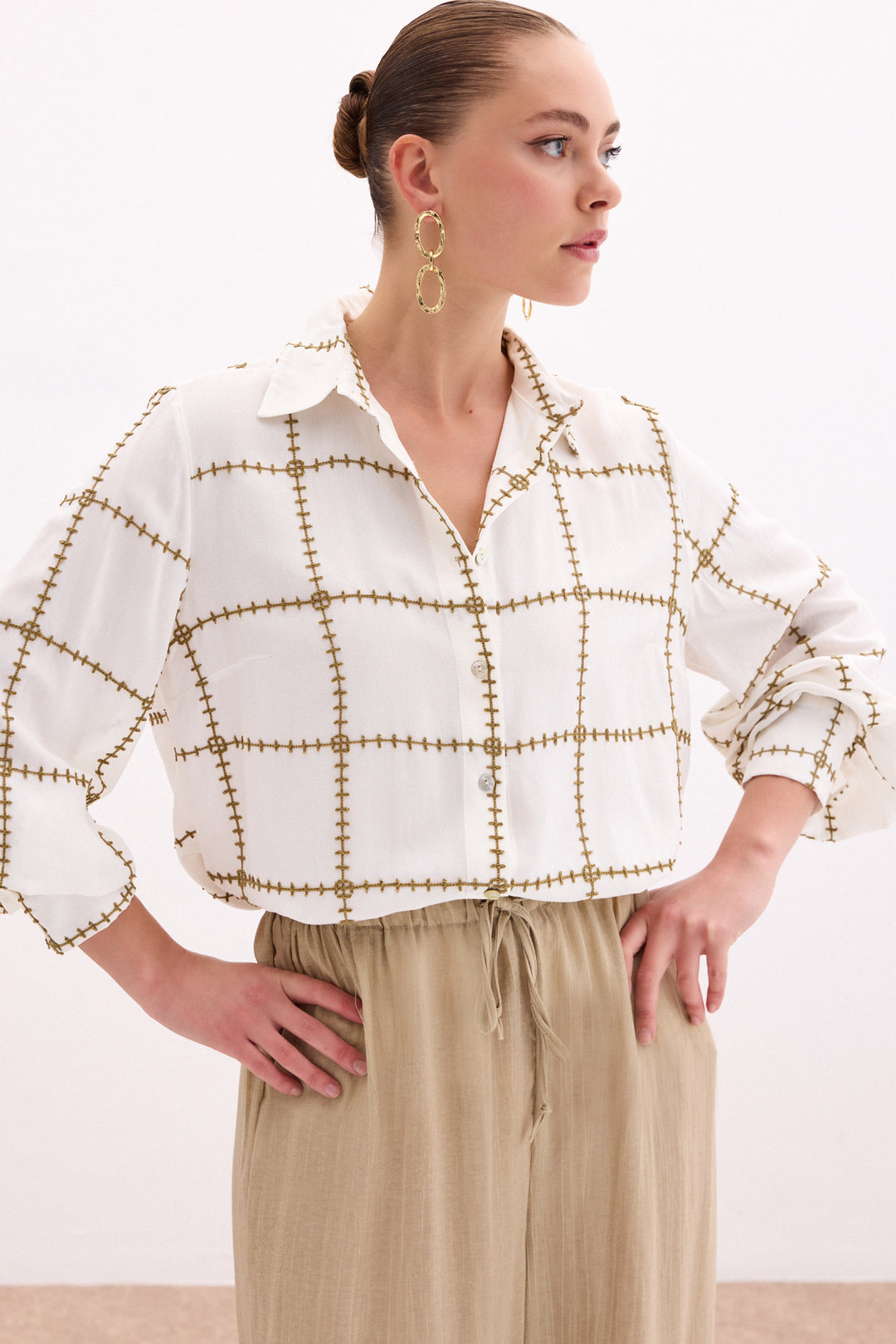 Sateen Chemise en viscose avec détails brodés - Kaki