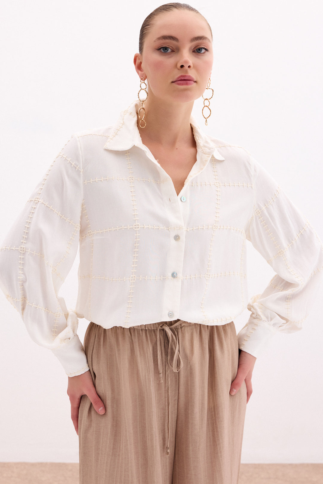Sateen Chemise en viscose avec détails brodés - Crème