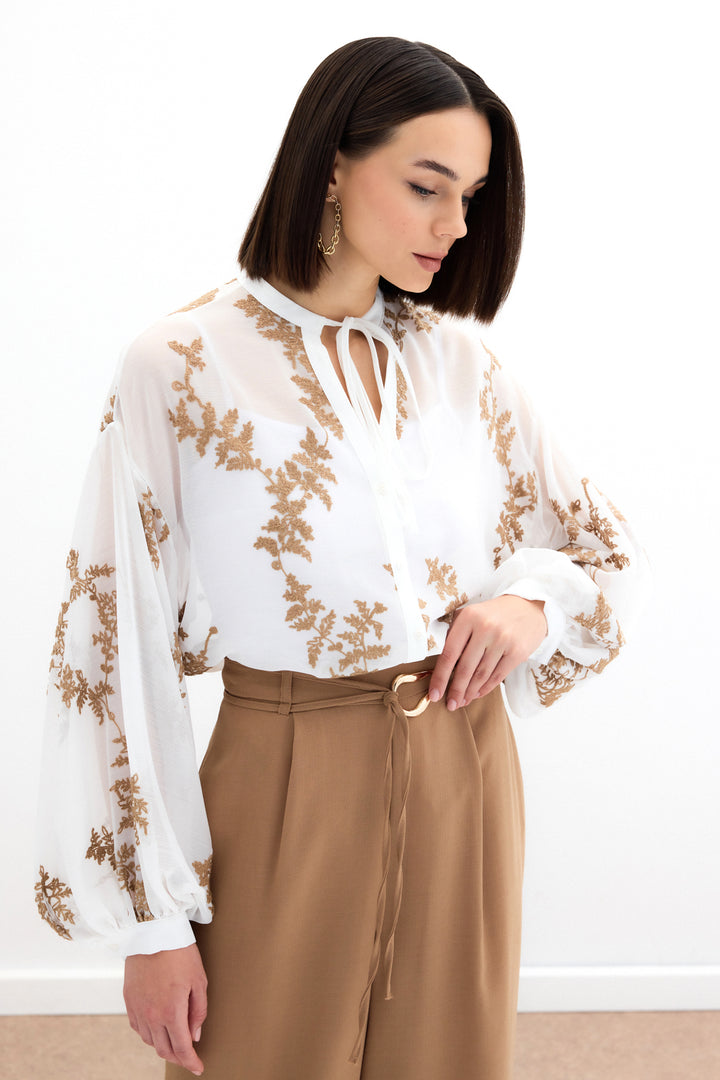 Sateen Chemise en chiffon brodée - camel