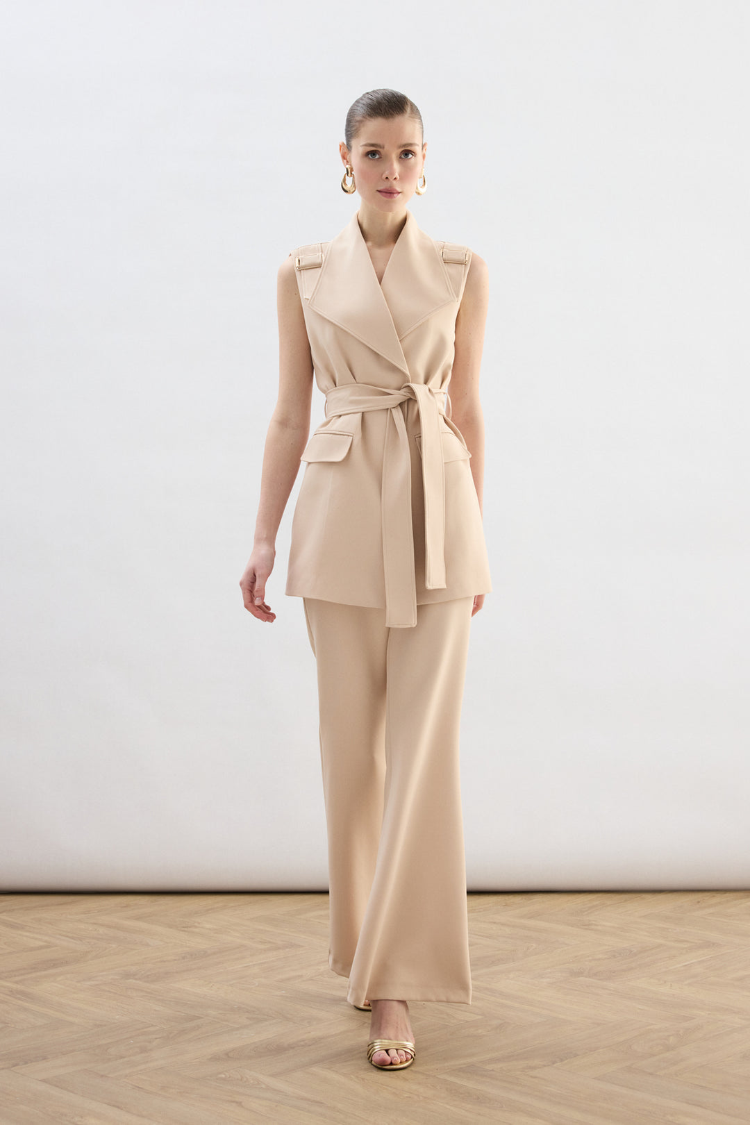 Sateen Gilet à ceinture avec accessoire d'épaule - Beige