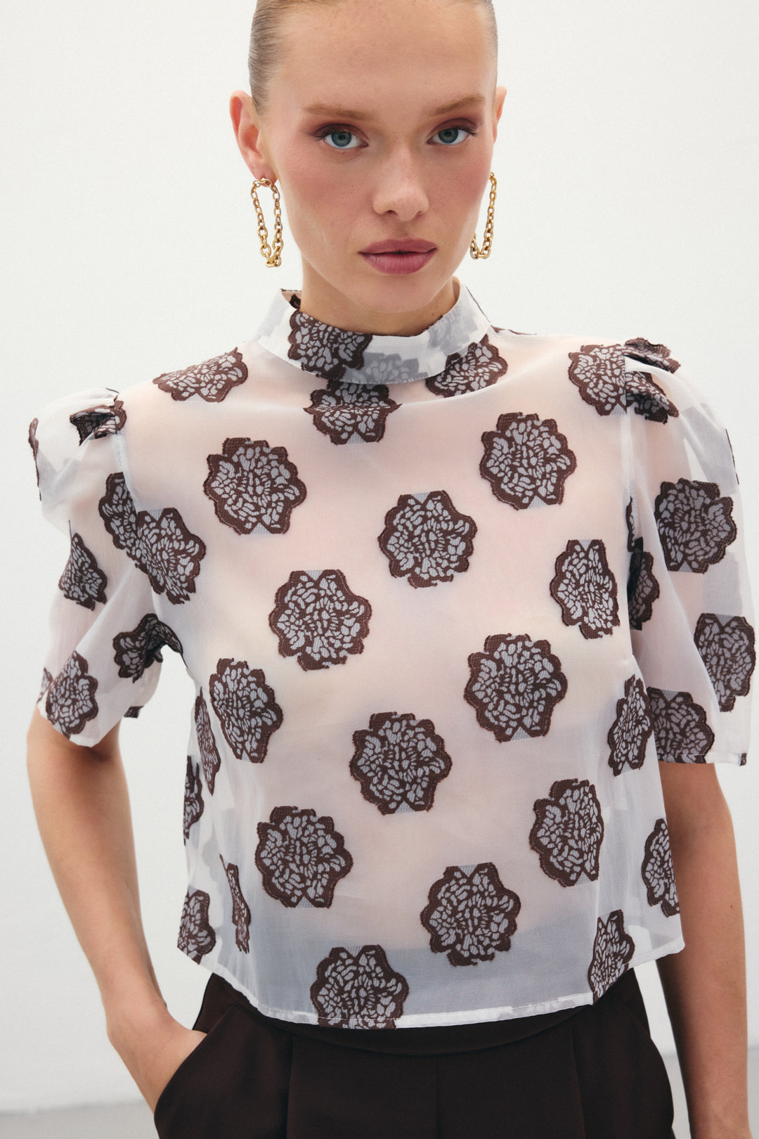 Sateen Blouse à manches courtes en organza - Marron