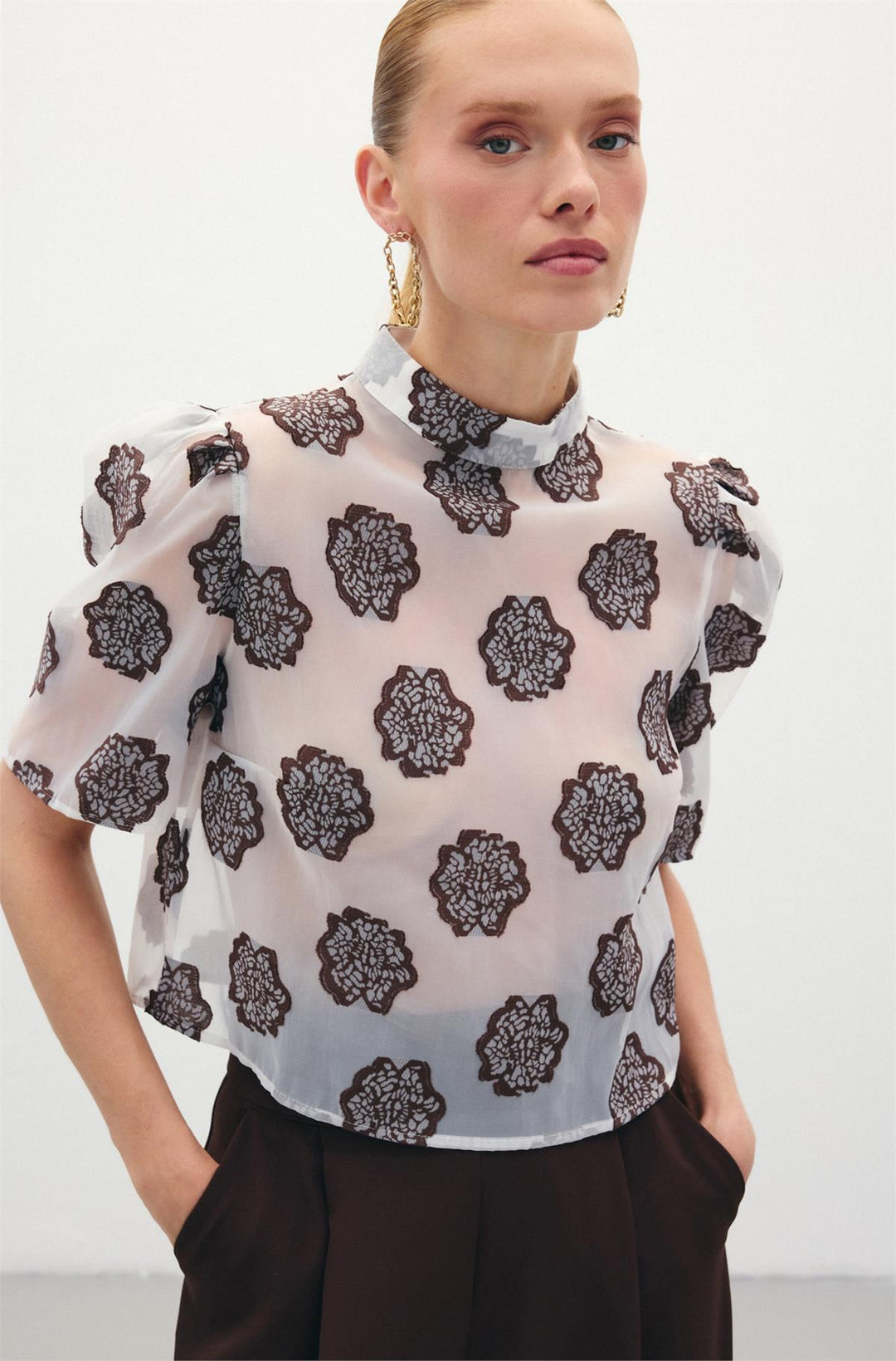 Sateen Blouse à manches courtes en organza - Marron