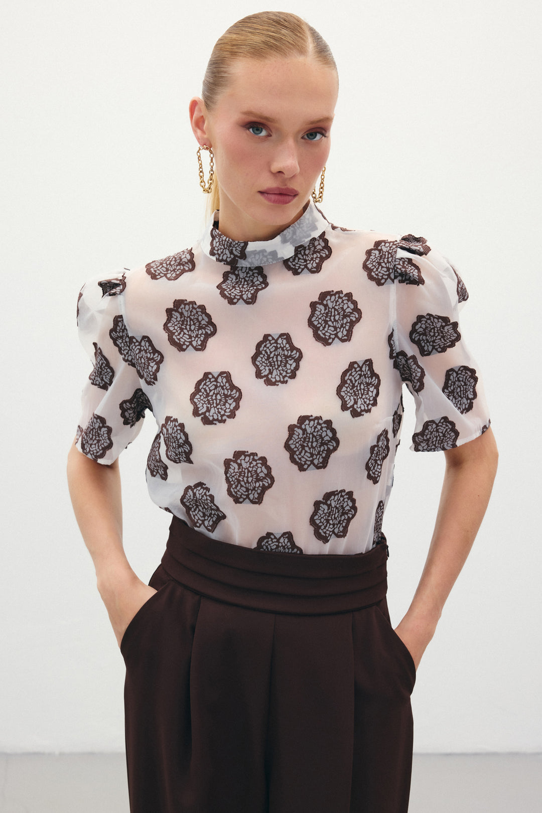 Sateen Blouse à manches courtes en organza - Marron