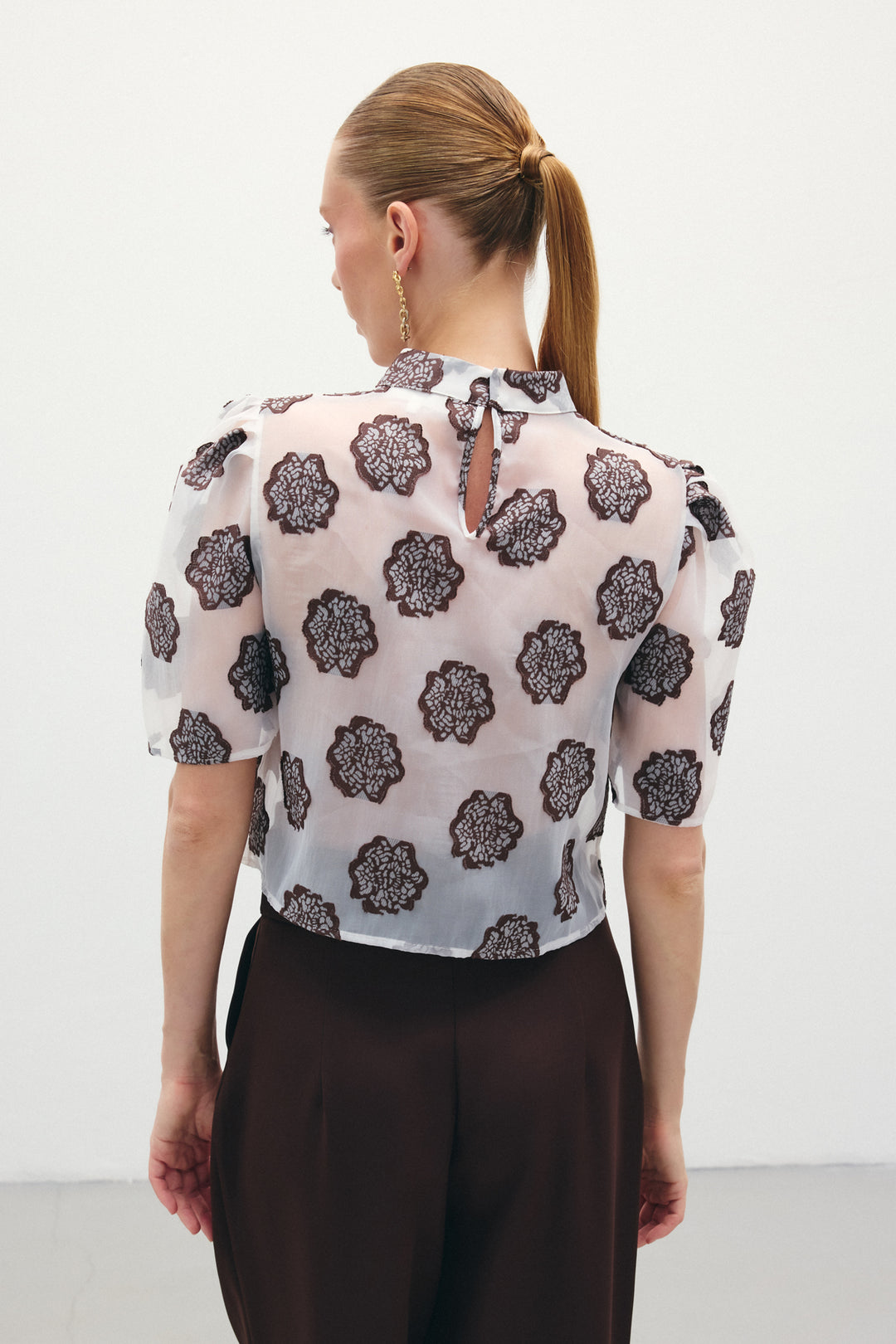 Sateen Blouse à manches courtes en organza - Marron