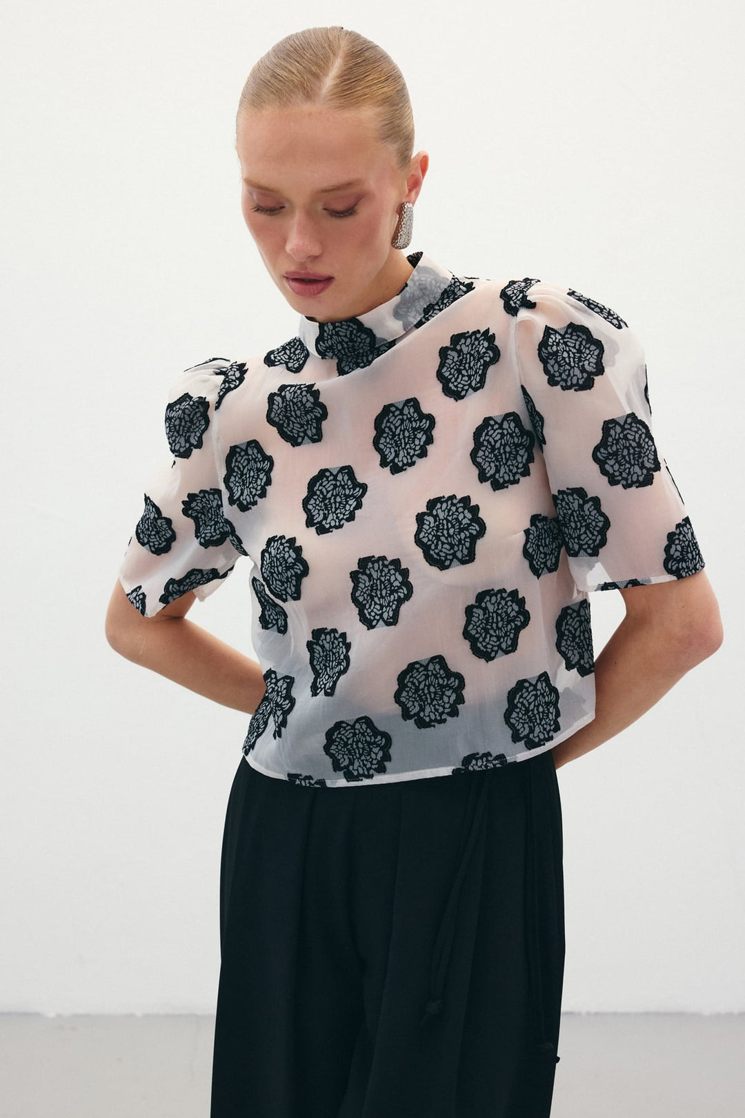 Sateen Blouse à manches courtes en organza - Noir