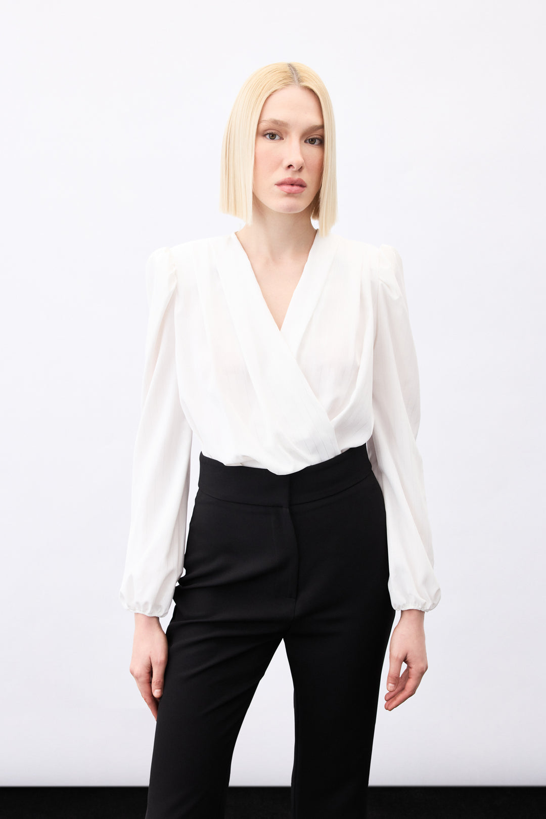 Sateen Blouse bodysuit à rayures brillantes - Écru