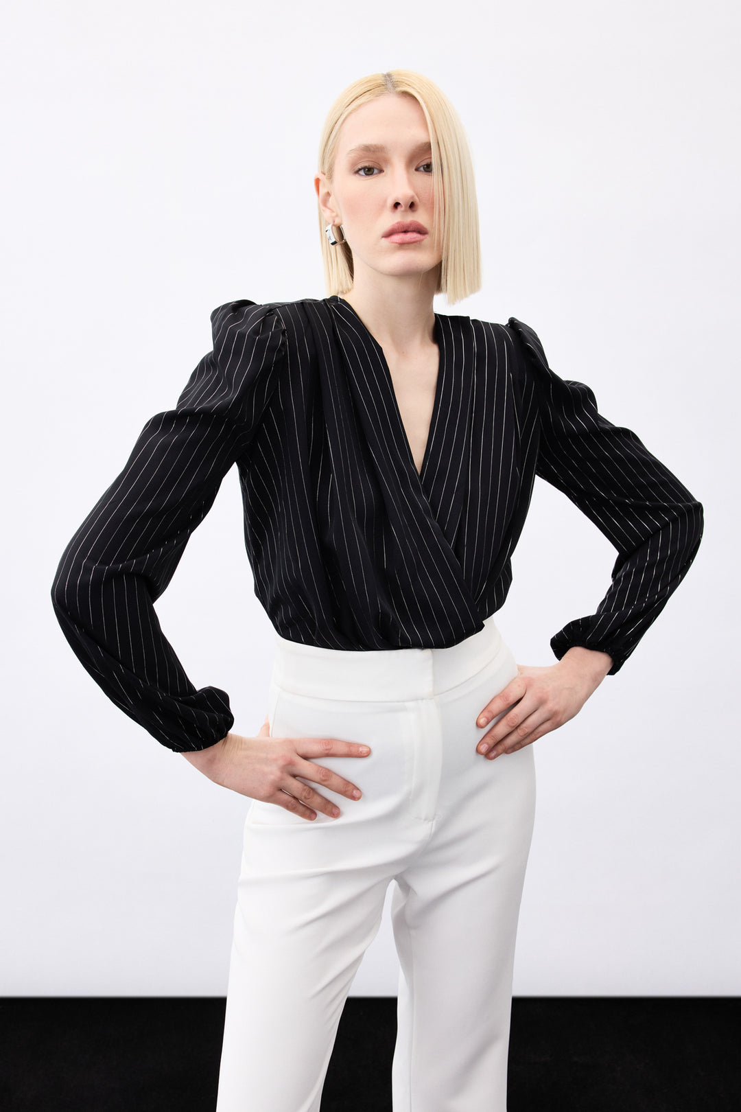 Sateen Blouse bodysuit à rayures brillantes - Noir