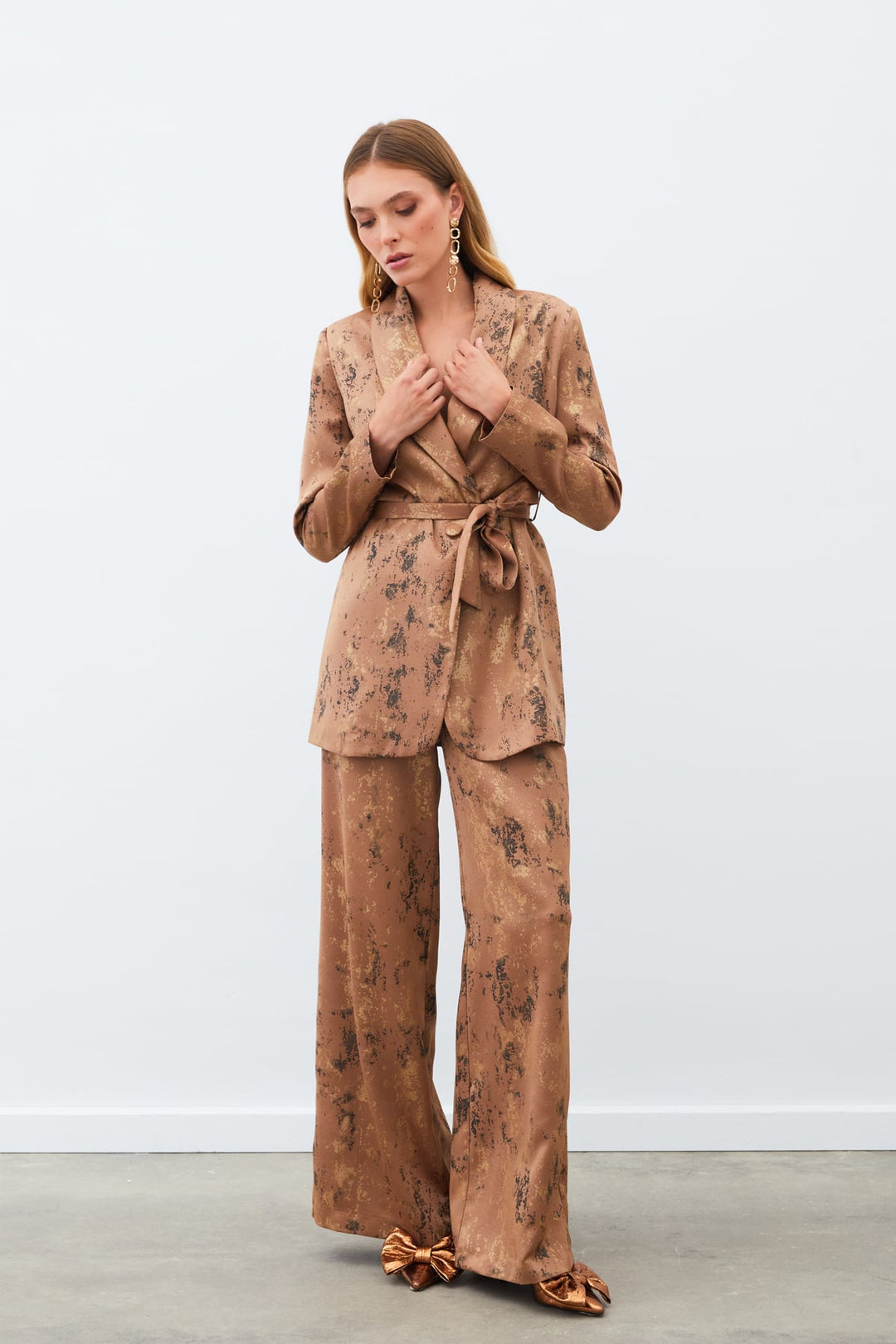Sateen Veste Longue à Ceinture Brillante à Motifs - Marron
