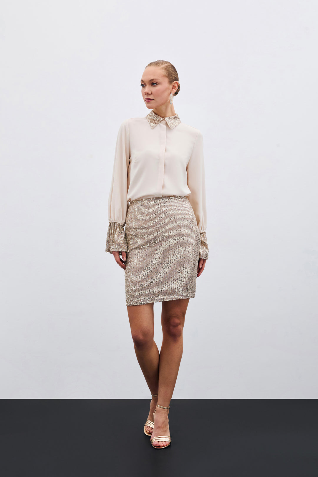 Sateen Chemisier avec Détails Paillettes - Beige