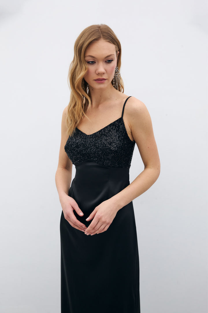 Sateen Robe en satin avec détails en sequins - Noir