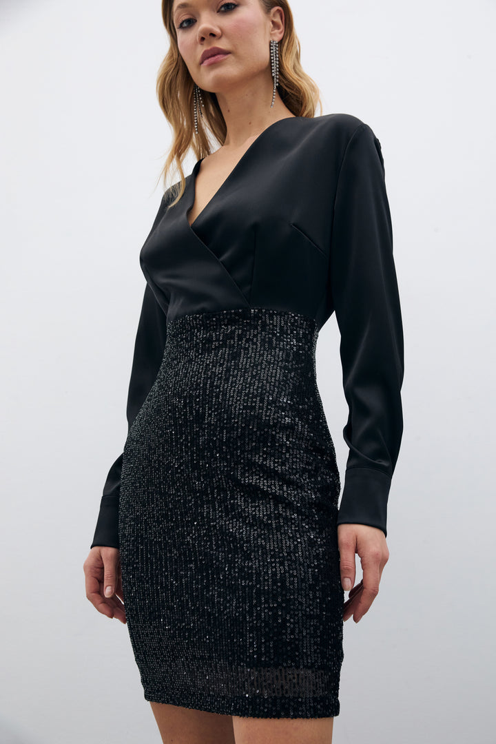 Sateen Robe en satin avec détails en paillettes - Noir