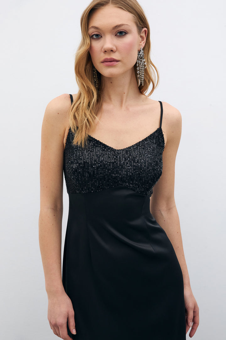 Sateen Robe en satin avec détails en sequins - Noir