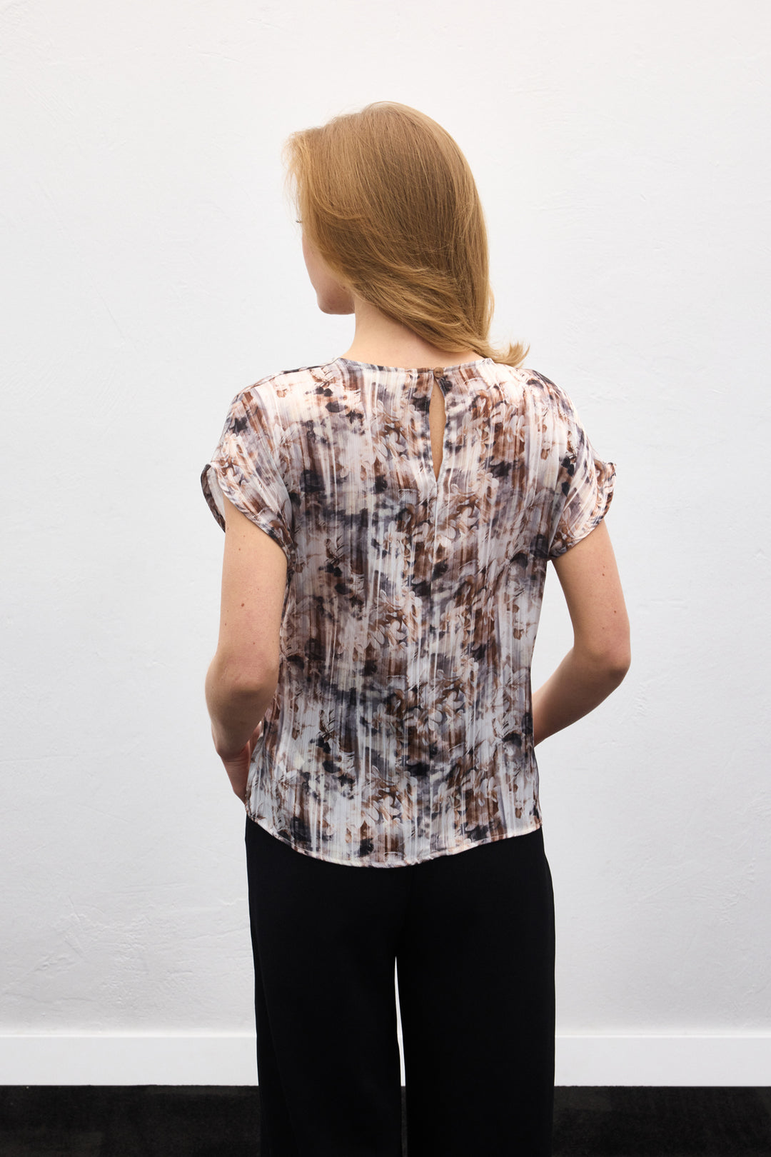 Sateen Blouse sans manches plissée - Marron