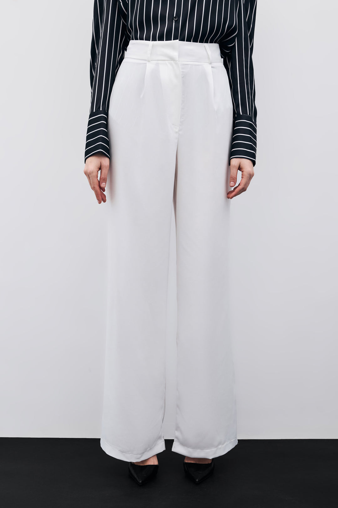 Sateen Pantalon en crêpe plissé - Écru