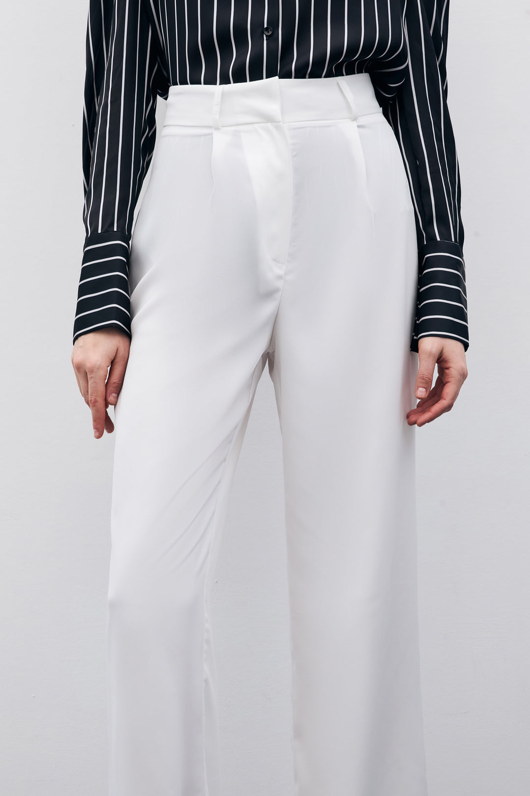 Sateen Pantalon en crêpe plissé - Écru