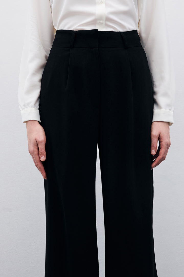 Sateen Pantalon en crêpe plissé - Noir