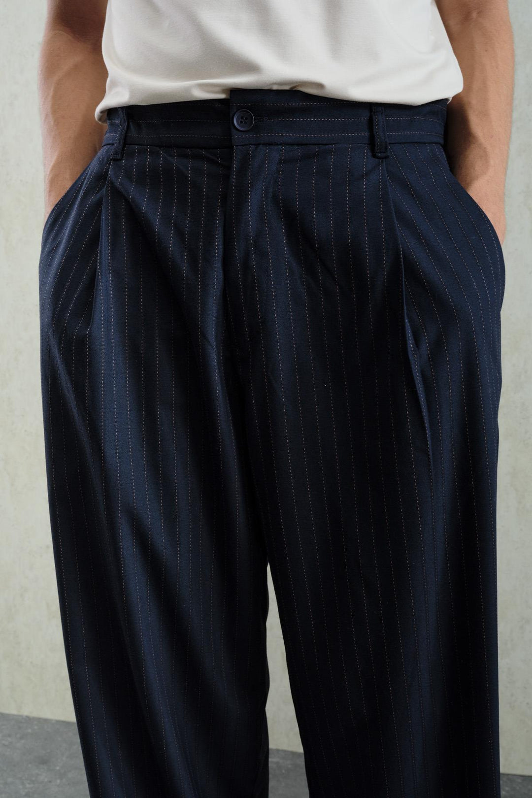 Giesto Pantalon classique à rayures bleu marine plissé - Bleu marine