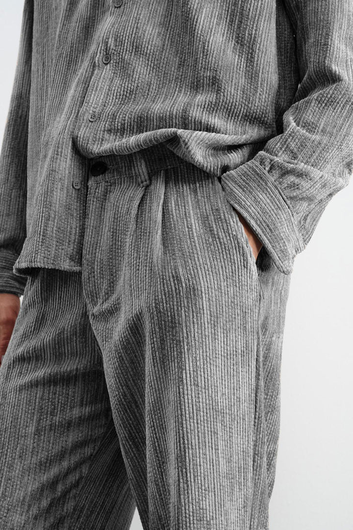 Giesto Pantalon en velours côtelé gris plissé - Gris