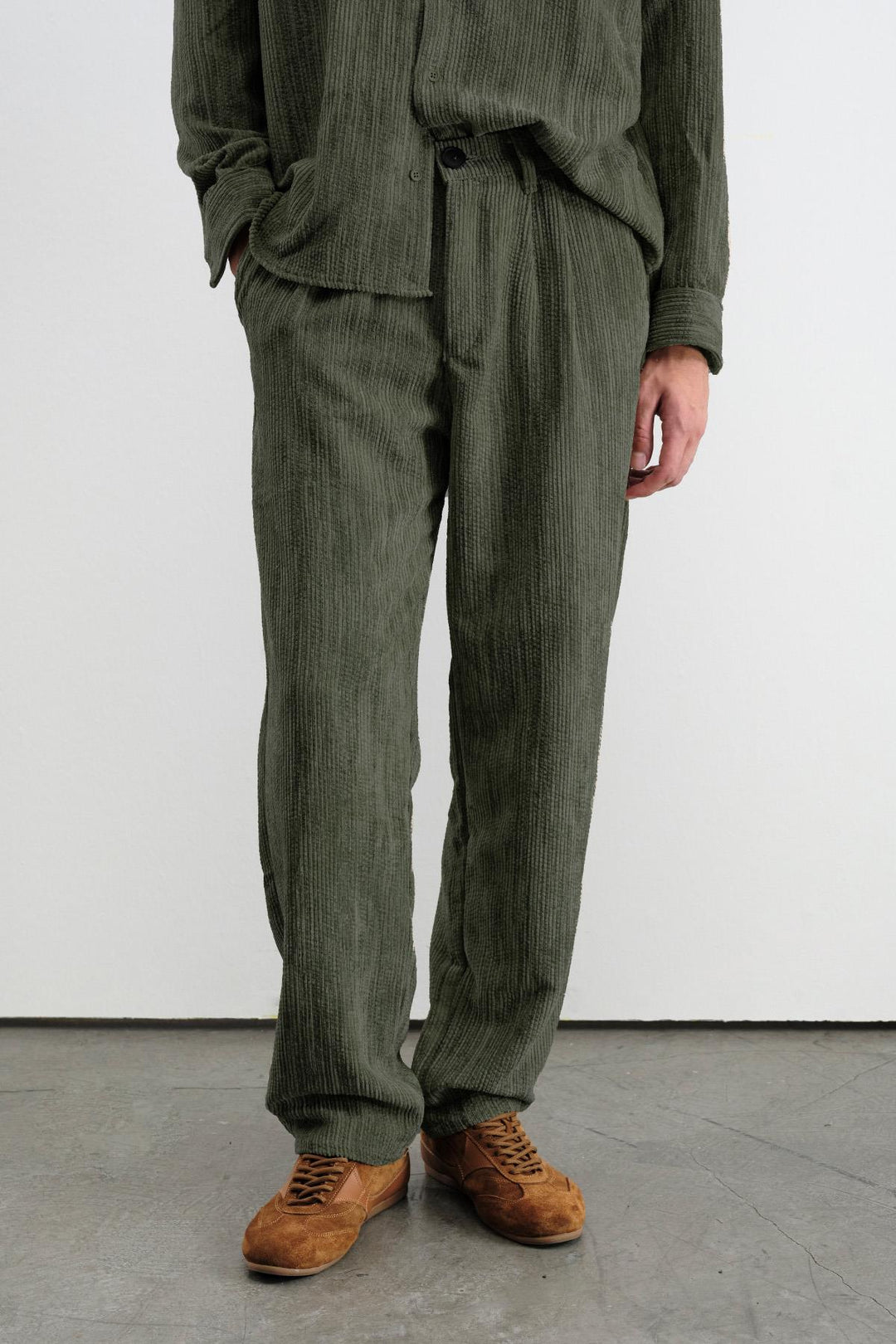 Giesto Pantalon en velours côtelé kaki plissé - Kaki