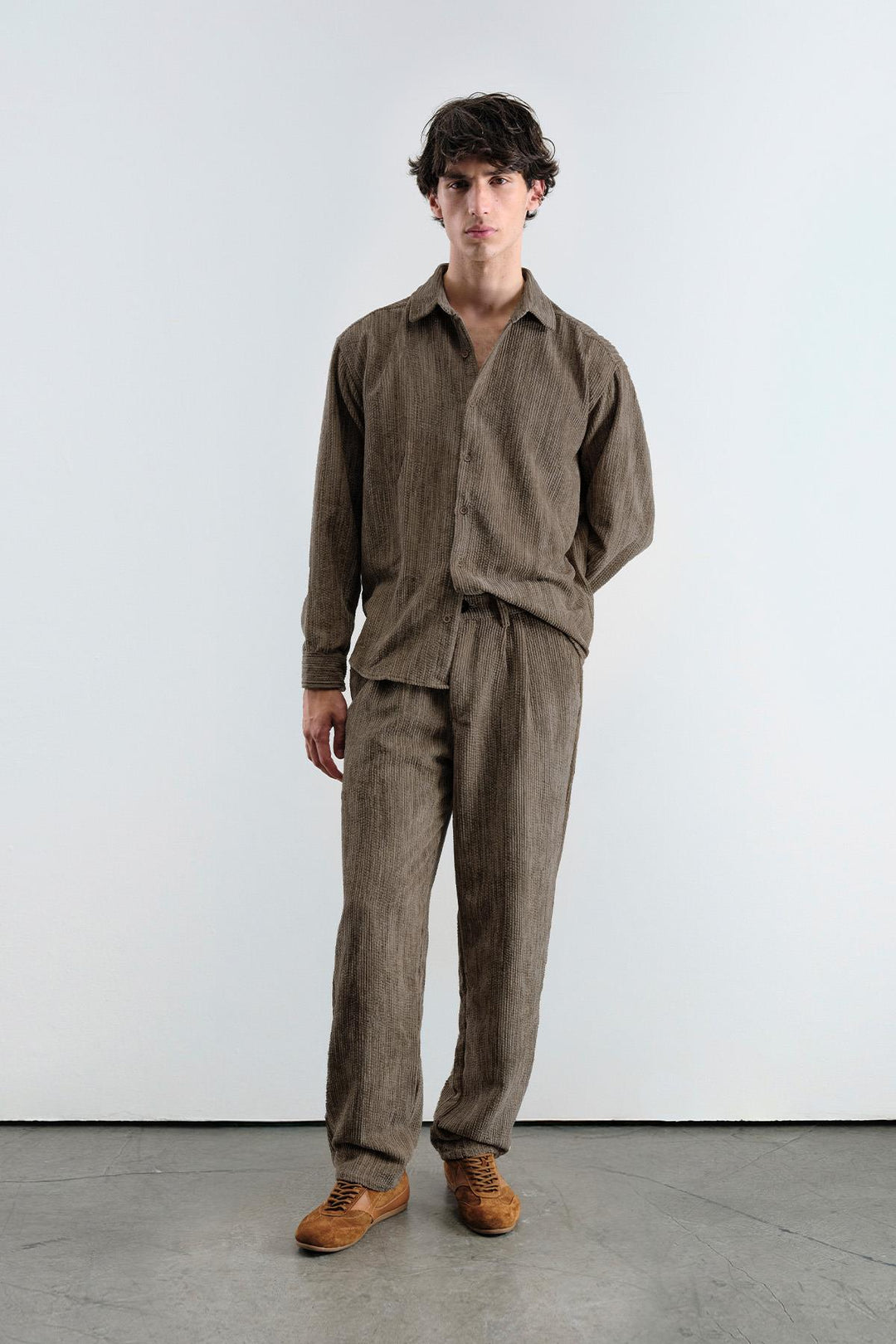 Giesto Pantalon en velours côtelé marron plissé - Marron