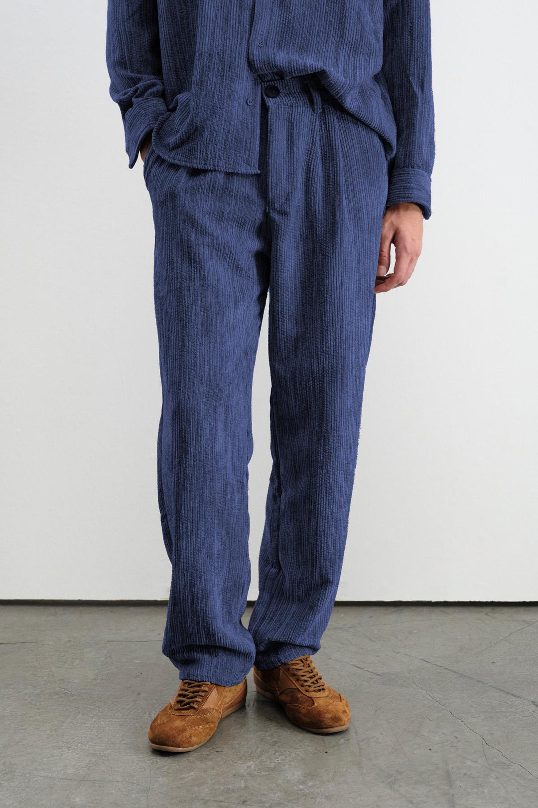 Giesto Pantalon en velours côtelé bleu marine plissé - Bleu marine