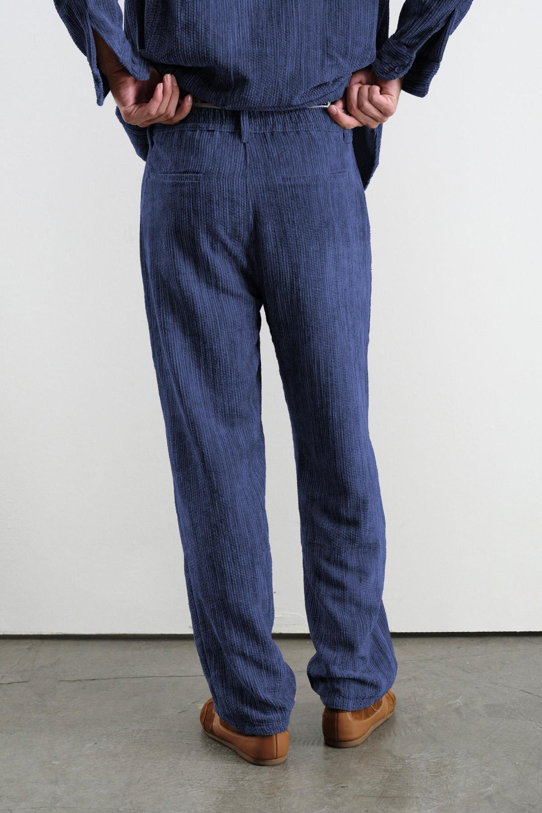 Giesto Pantalon en velours côtelé bleu marine plissé - Bleu marine