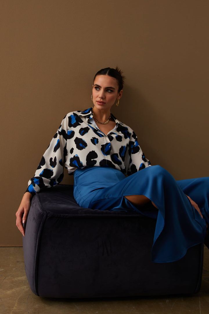 Sateen Chemise ample à motif léopard coloré - sax Bleu