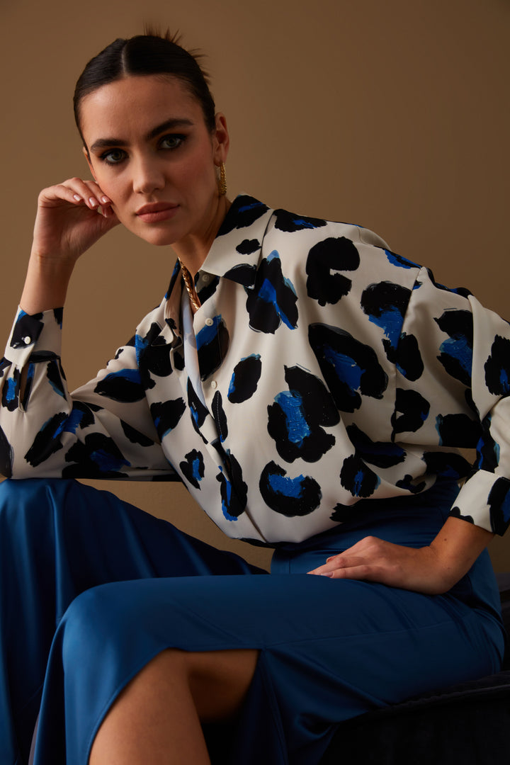Sateen Chemise ample à motif léopard coloré - sax Bleu