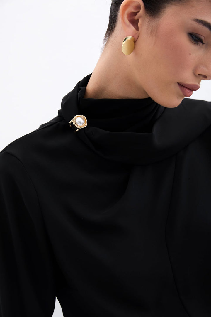 Sateen Blouse avec Détails en Châle - Noir
