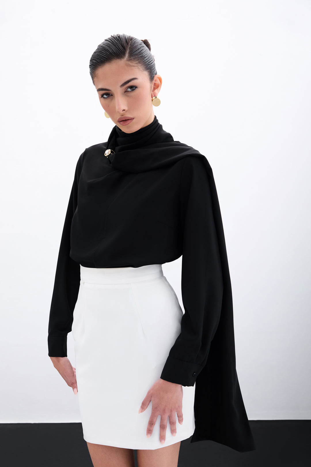 Sateen Blouse avec Détails en Châle - Noir