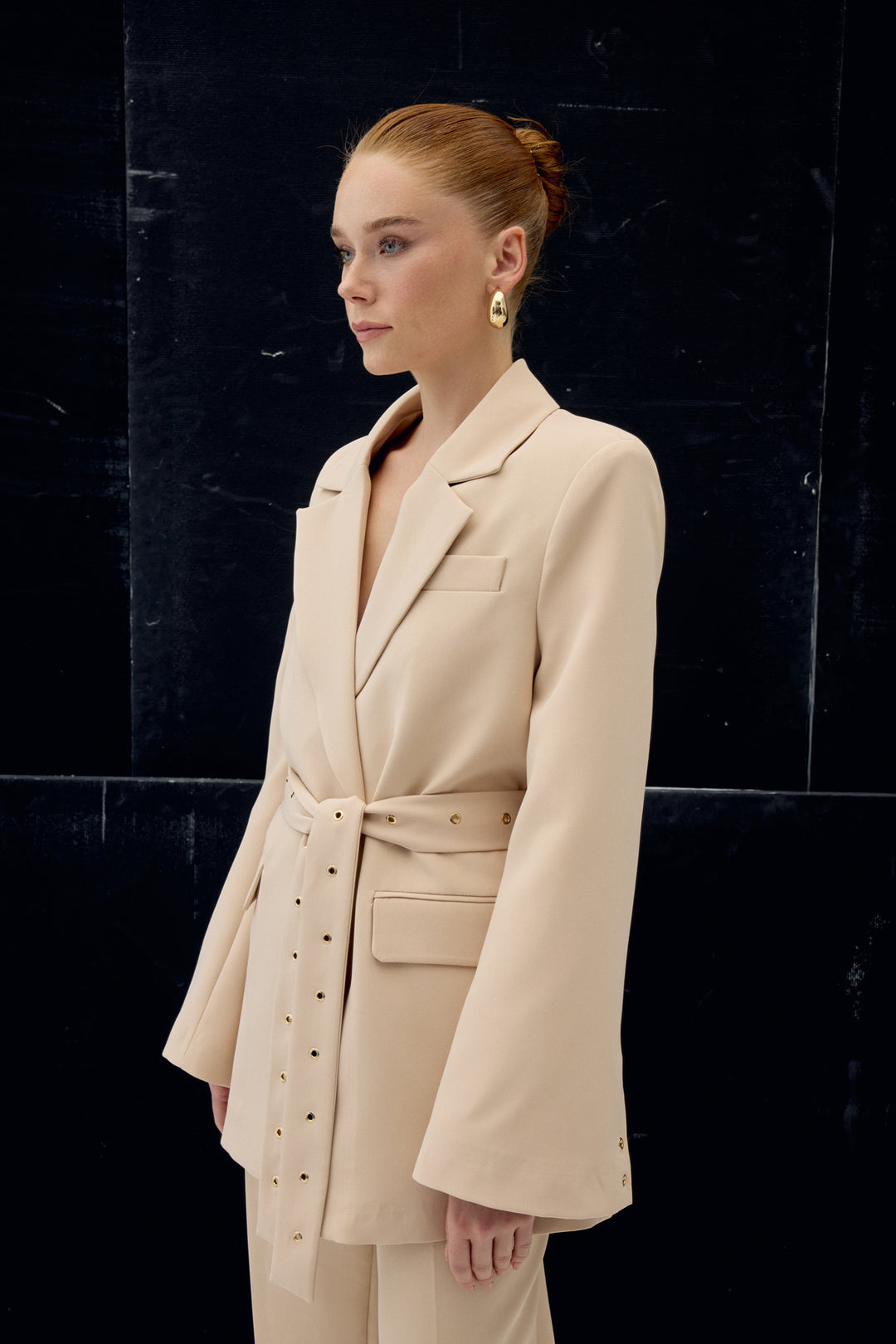 Sateen Veste Serana à Détails de Ceinture - Beige