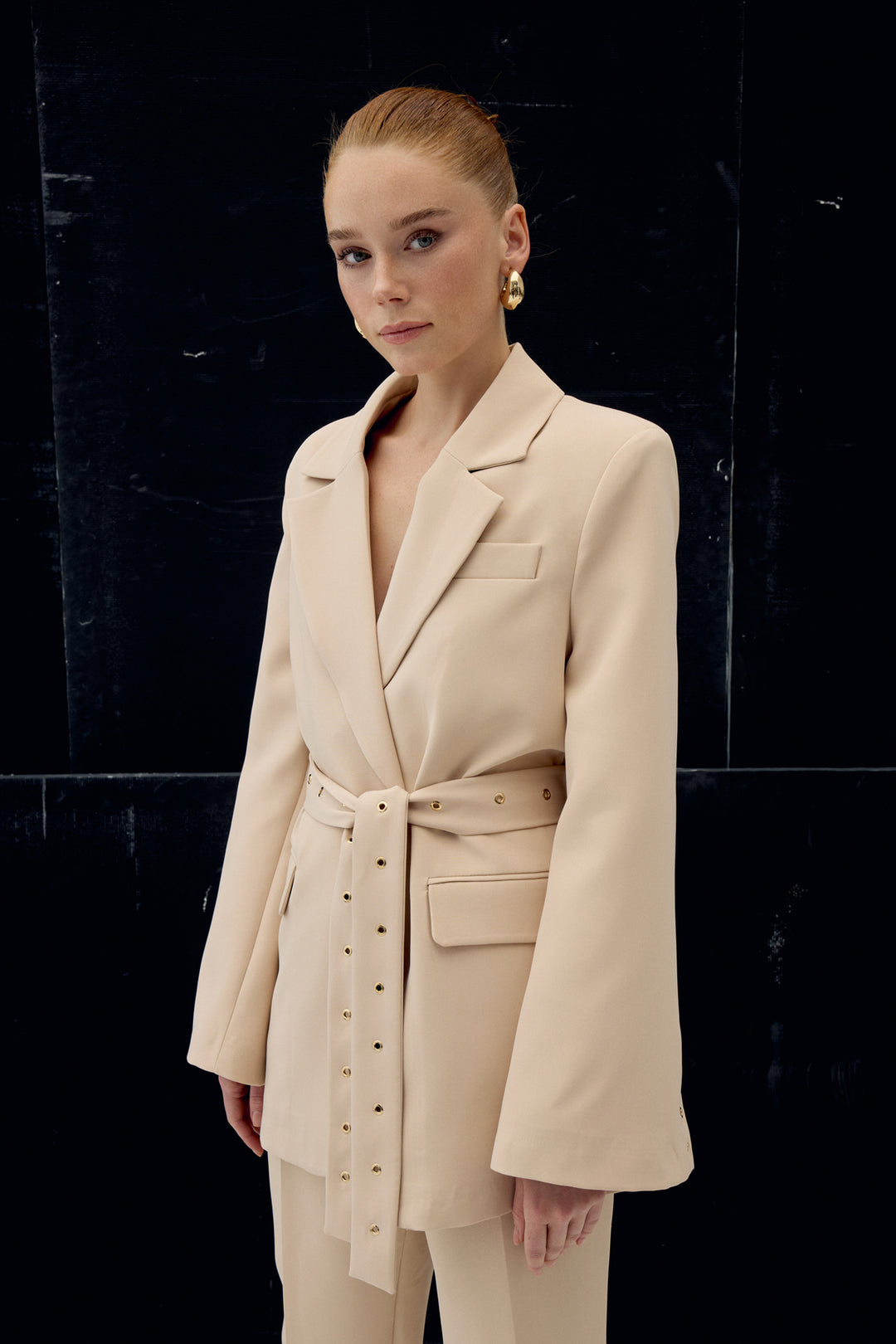 Sateen Veste Serana à Détails de Ceinture - Beige