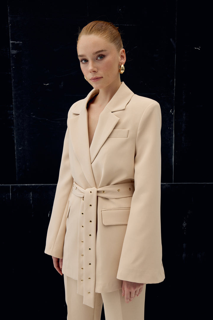Sateen Veste Serana à Détails de Ceinture - Beige