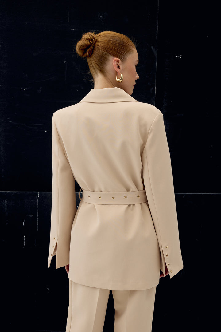 Sateen Veste Serana à Détails de Ceinture - Beige
