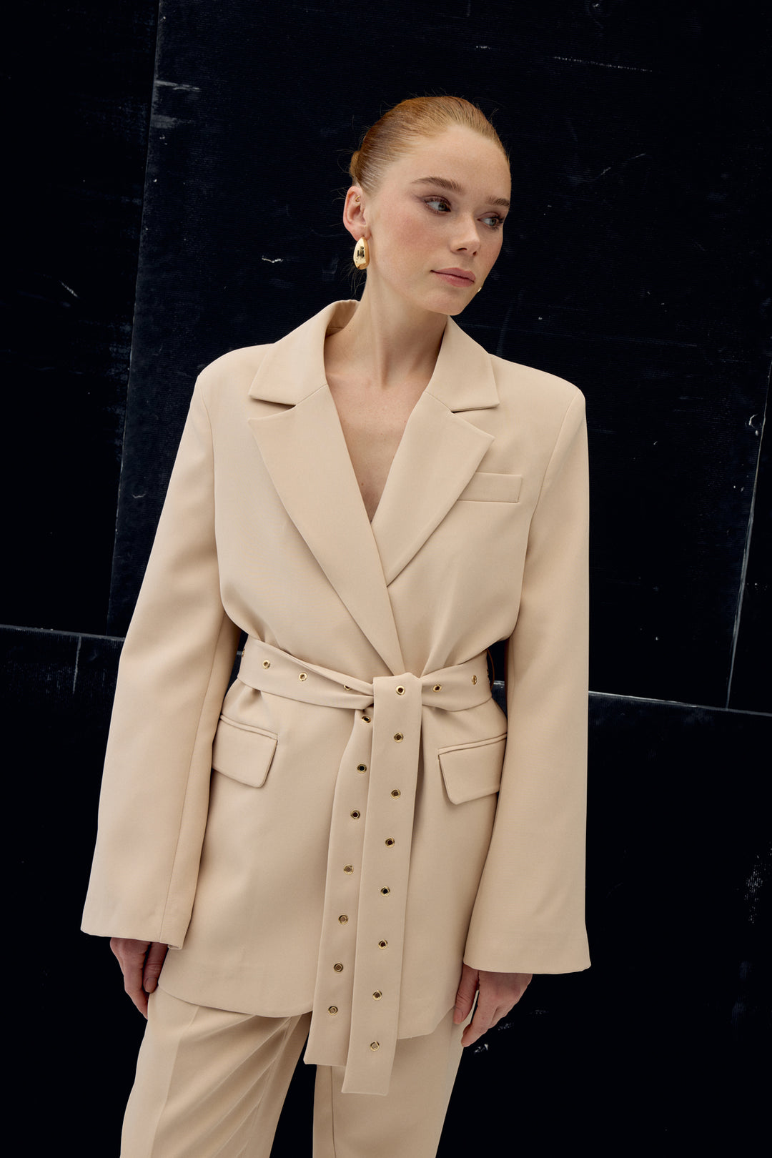 Sateen Veste Serana à Détails de Ceinture - Beige